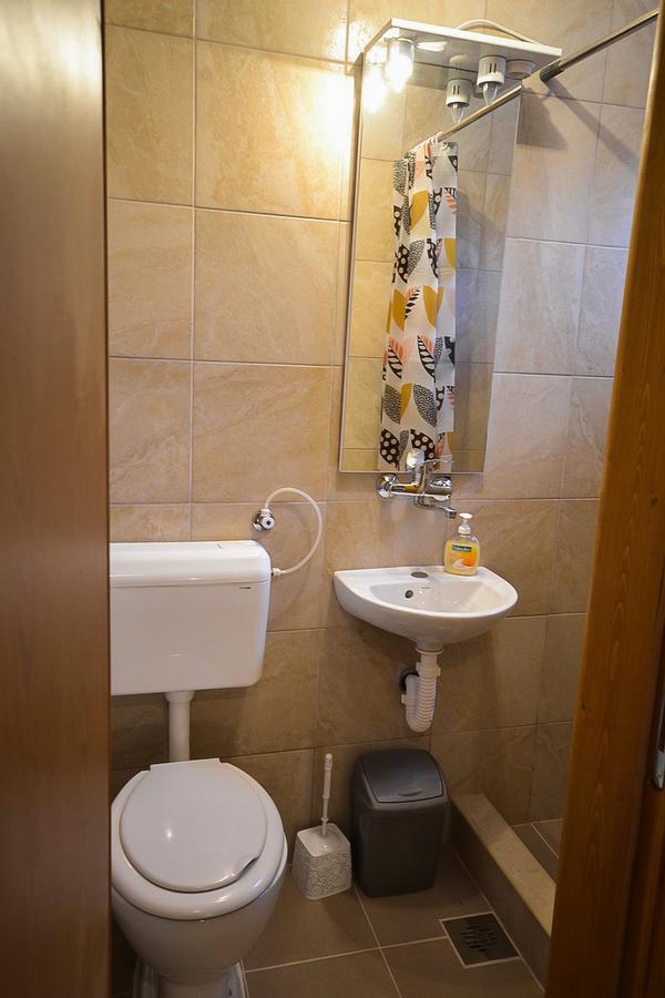 Hotel Antik Foca Esterno foto