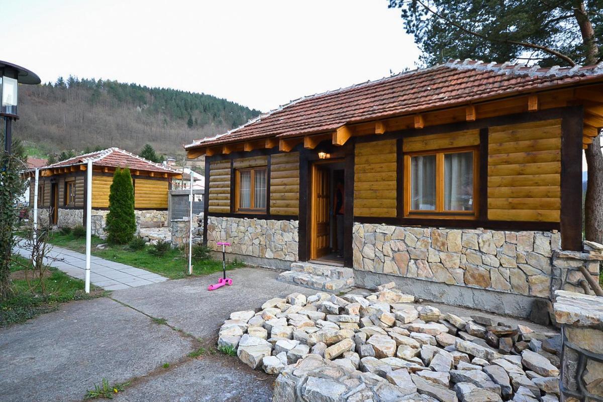 Hotel Antik Foca Esterno foto